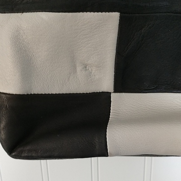 Women's Black and White purse - Picture 5 of 5